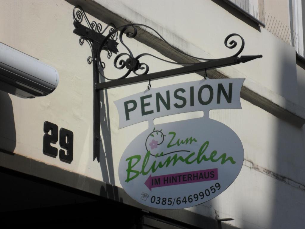 Pension Zum Blumchen シュヴェリーン エクステリア 写真